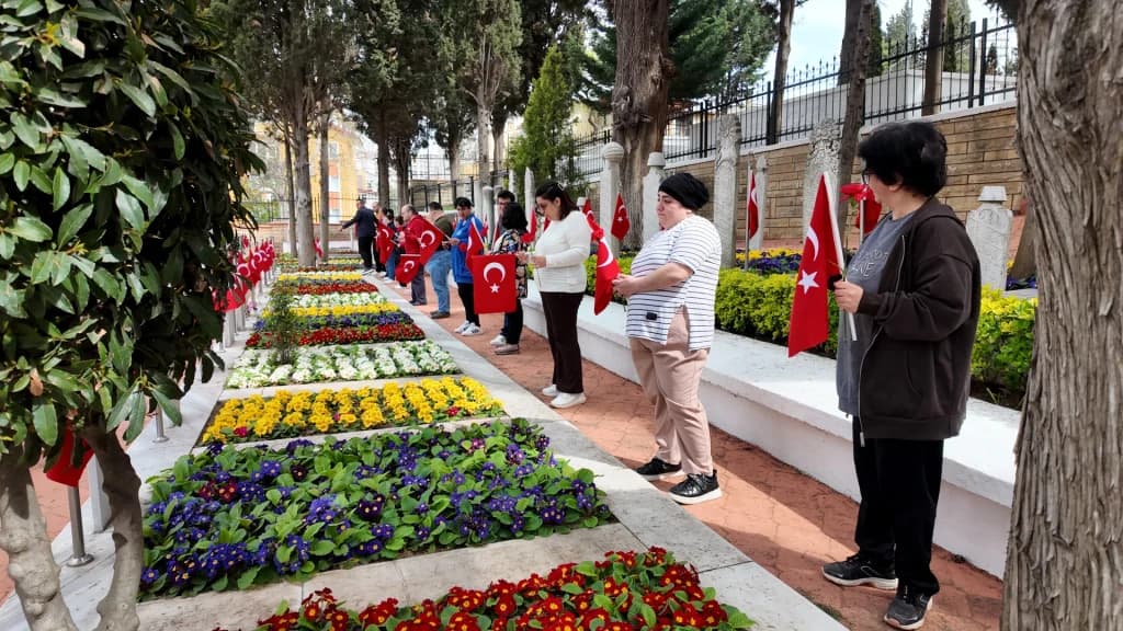Goncalı'dan şehitlere vefa ziyareti