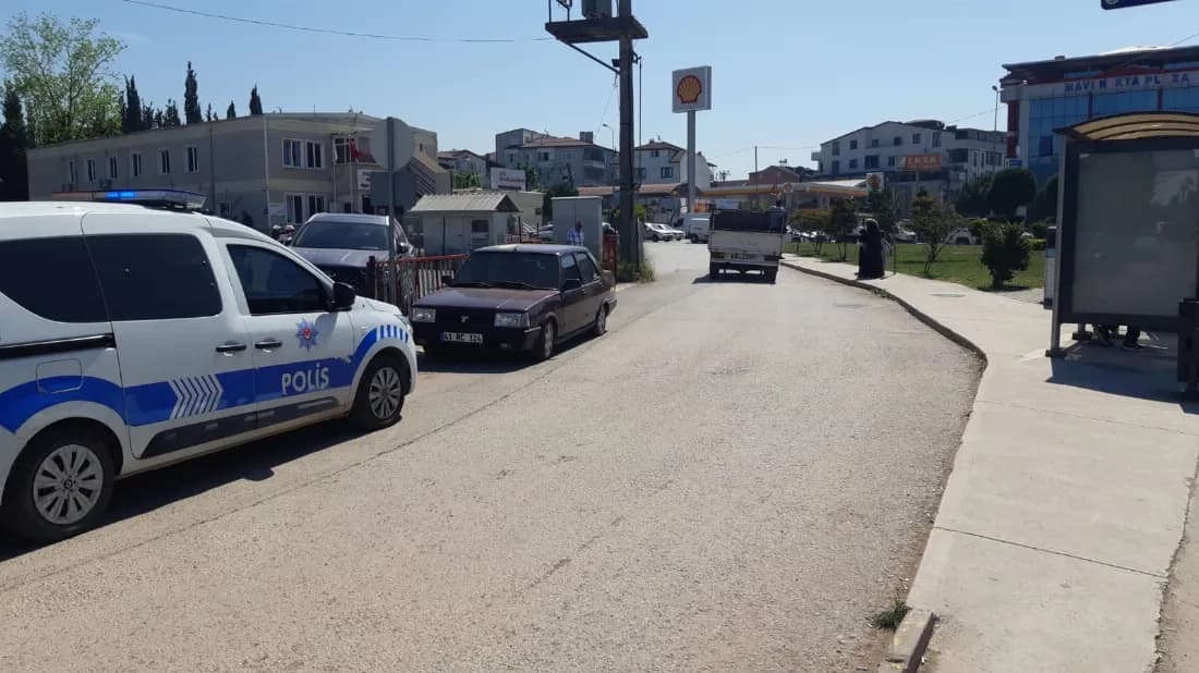 Hastane önünde tartıştığı kadını bıçakladı