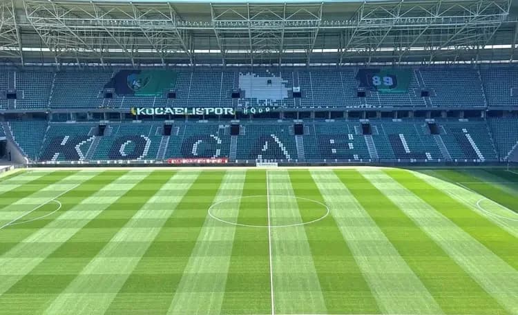 Kocaelispor tribünlerinde bilet heyecanı