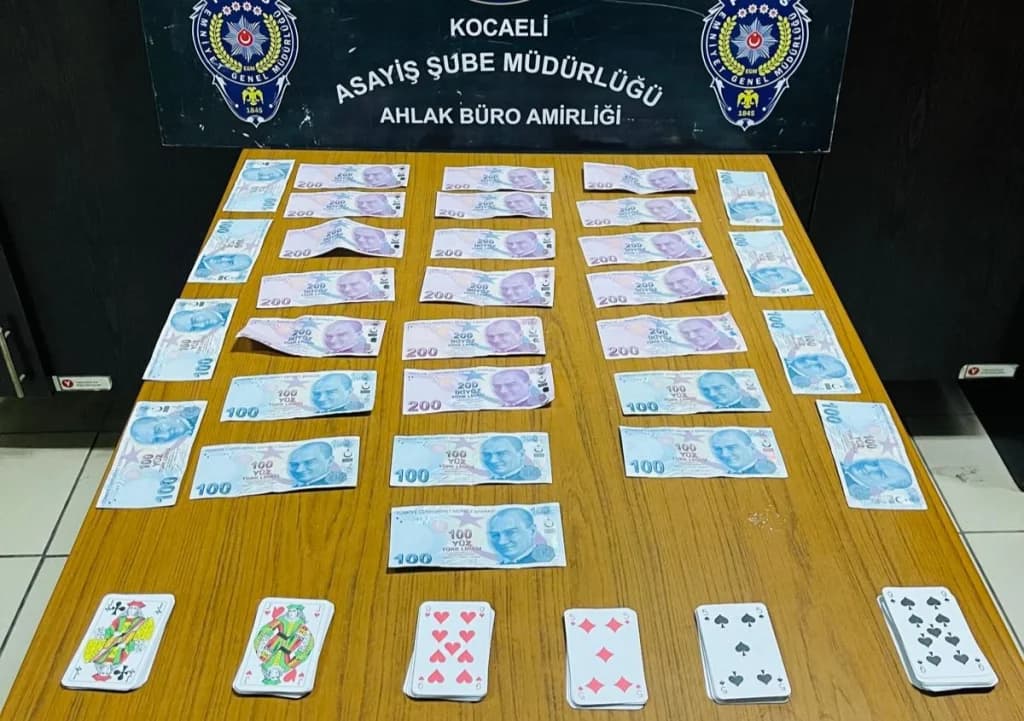 İzmit'te kahvehaneye kumar baskını: Cezalar kesildi