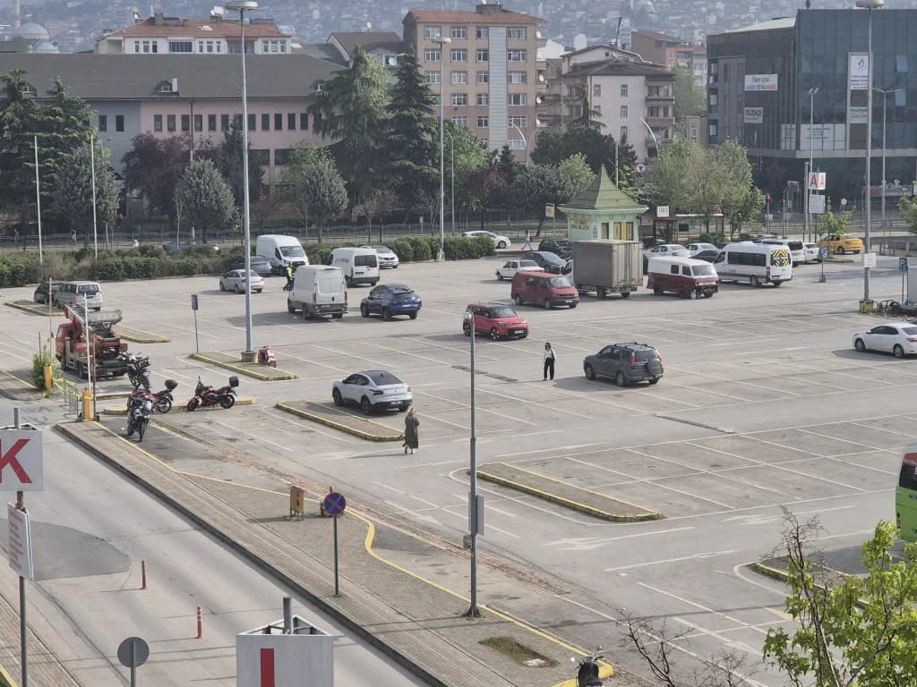İzmit'te 1 Mayıs Hazırlığı: Otopark Kapatıldı