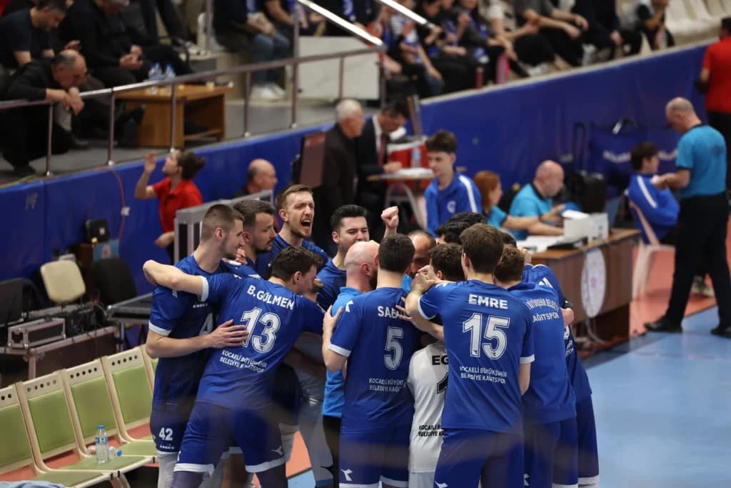 Kağıtspor Voleybol Takımı finalde!