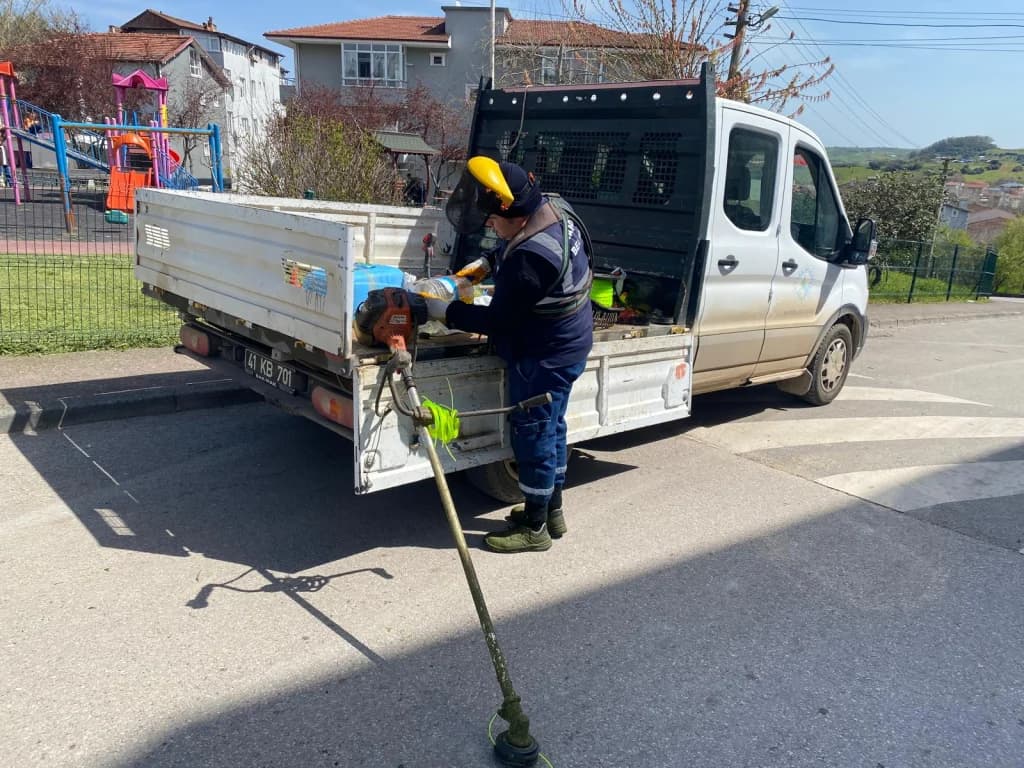 Kandıra'da ot biçme ve ilaçlama seferberliği