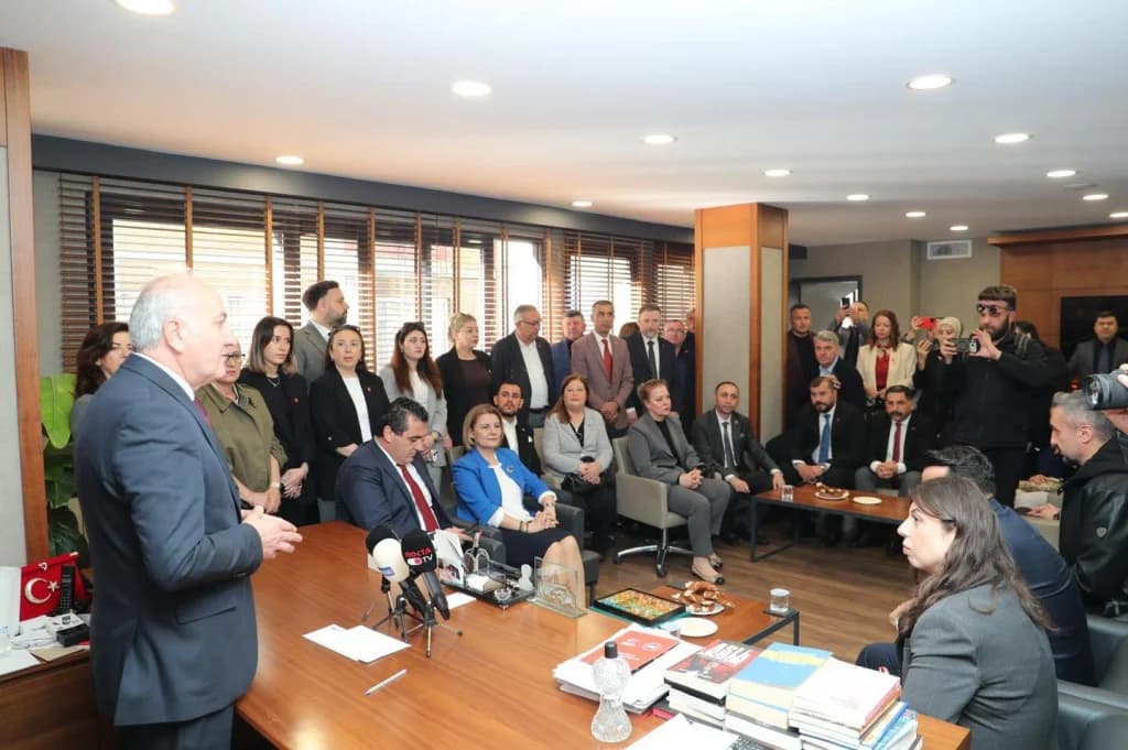 Karasu Kocaeli'de CHP örgütüyle buluştu