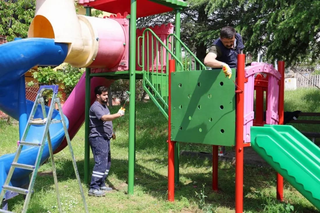 Kartepe’de çocuk parkları yenileniyor