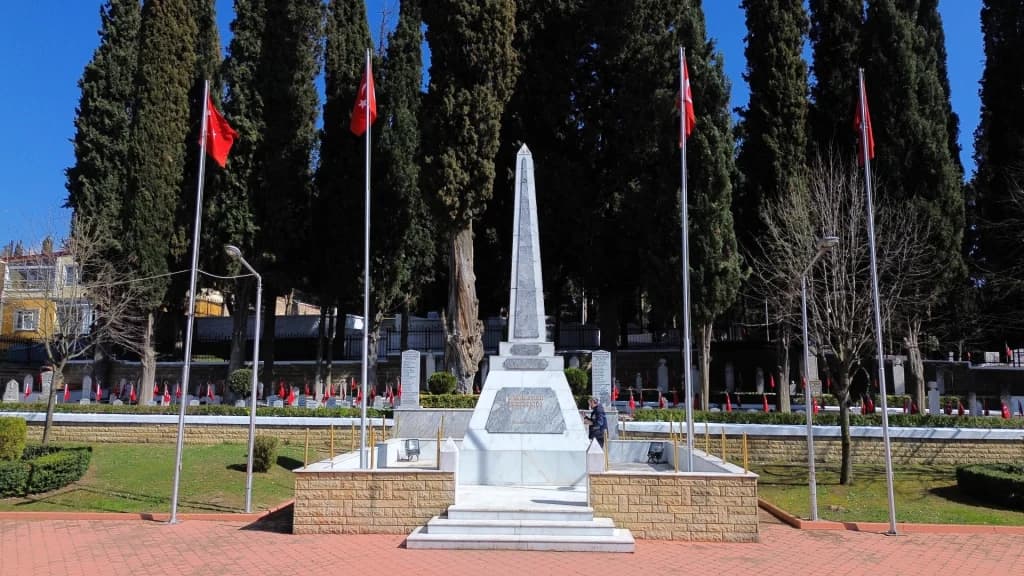 Kocaeli şehitlikleri 18 Mart'a hazırlanıyor