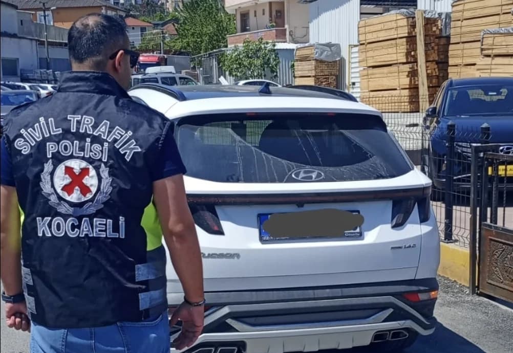 Kocaeli'de refüjü aşan sürücüye ceza yağdı!