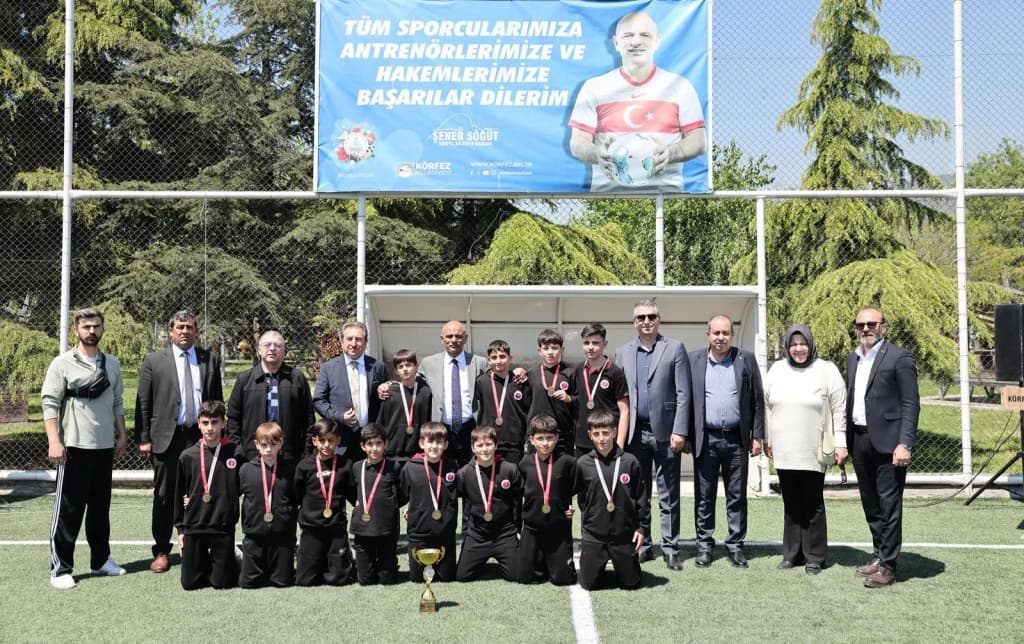 Körfez'de ortaokul futbol turnuvası coşkusu