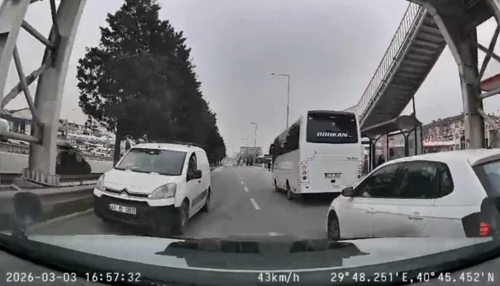 Körfez'de tehlikeli araç 'dansı' kamerada!