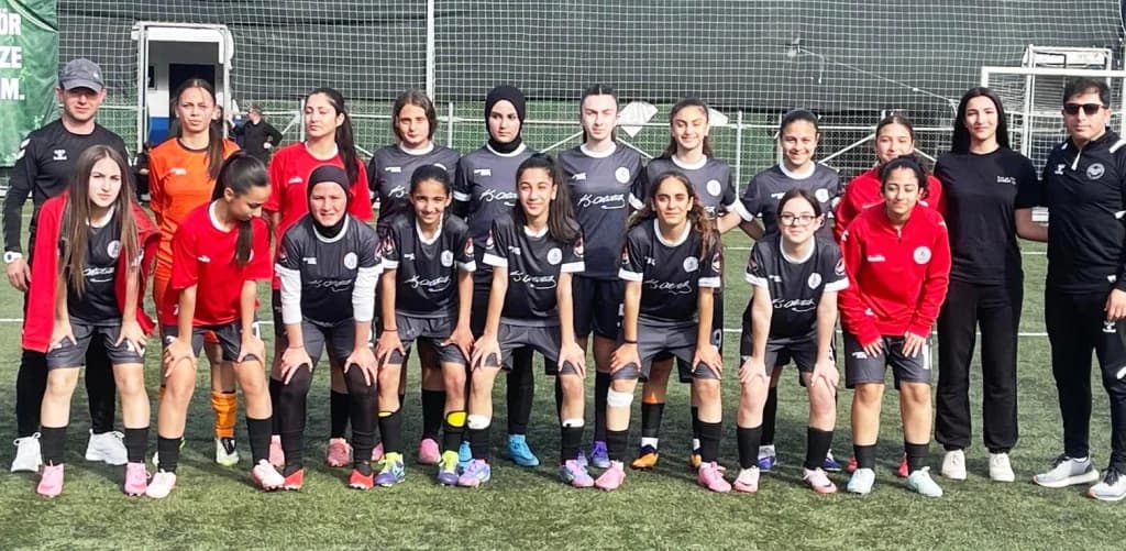 Körfez'in futbolcu kızları yine galip geldi!