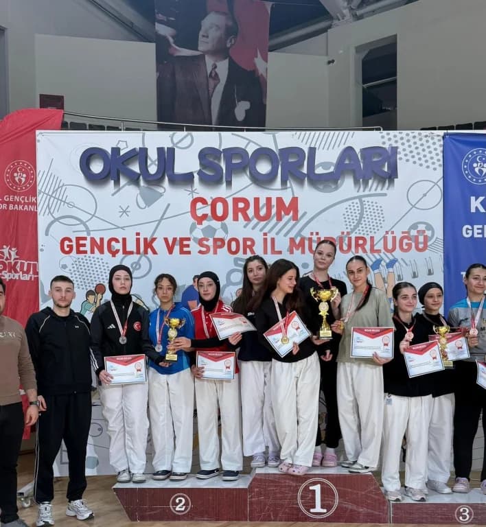 Körfez'in karateci kızları Türkiye ikincisi!
