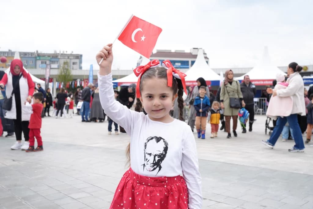 Milli İrade Meydanı çocuklarla şenlendi
