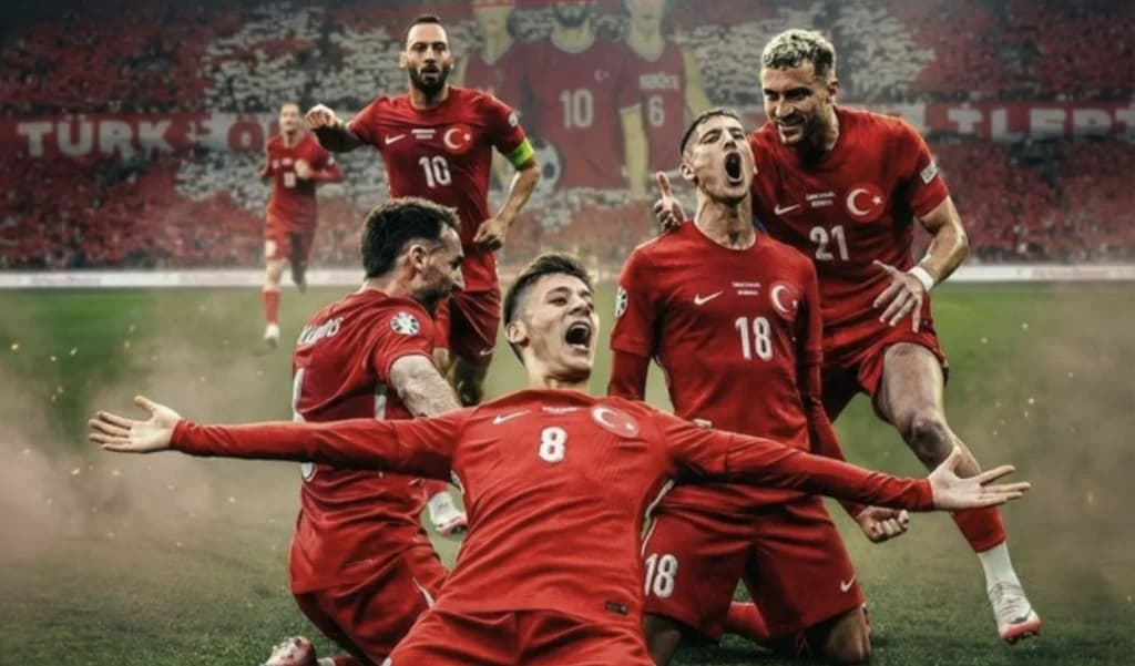Milli Takım Coşkusu İzmit Kent Meydanı'nda