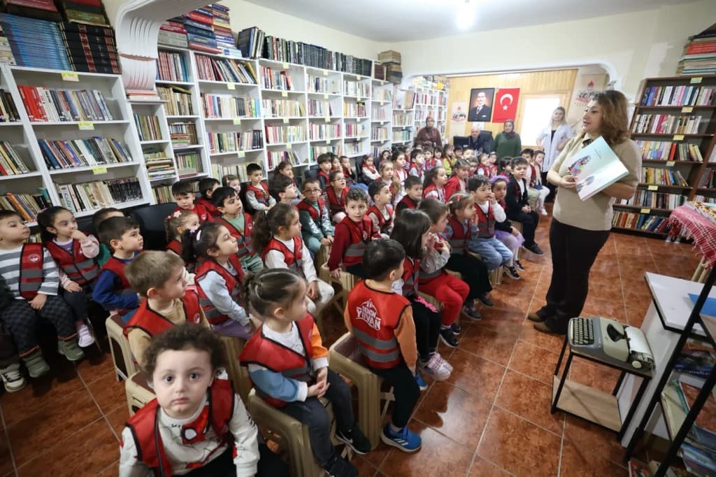 Minik Kalpler Kütüphane ile Buluştu