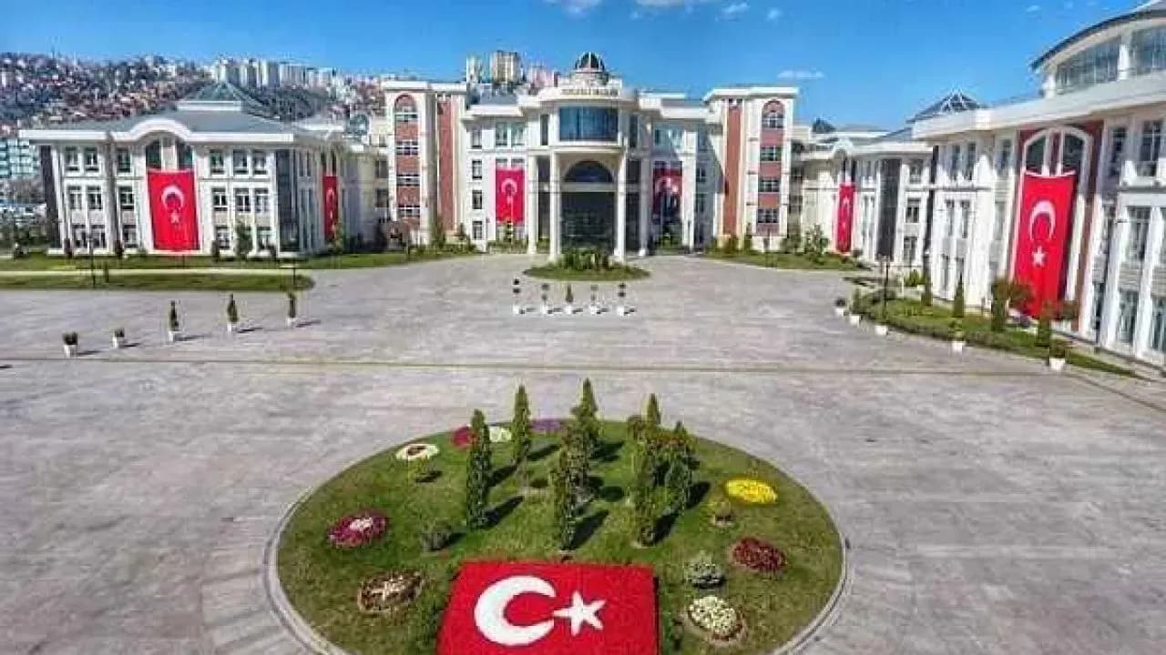 İzmit'te Bayrak Olayı Soruşturması!