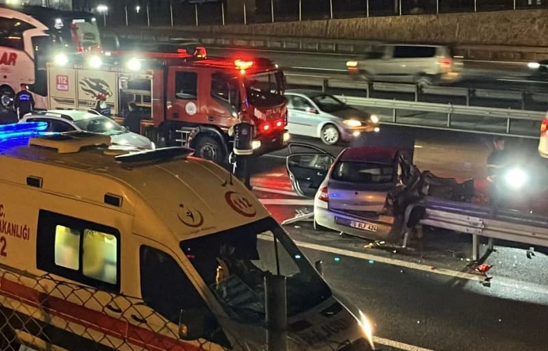 Dilovası'nda Otoban Girişinde Feci Kaza!