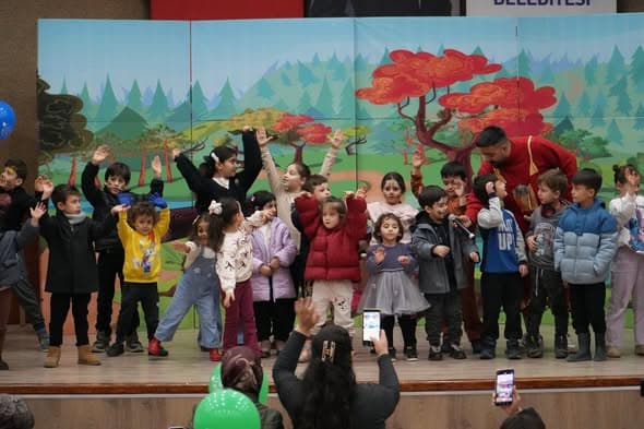 Gölcük'te Çocuklar İçin Tiyatro Şenliği Başladı!