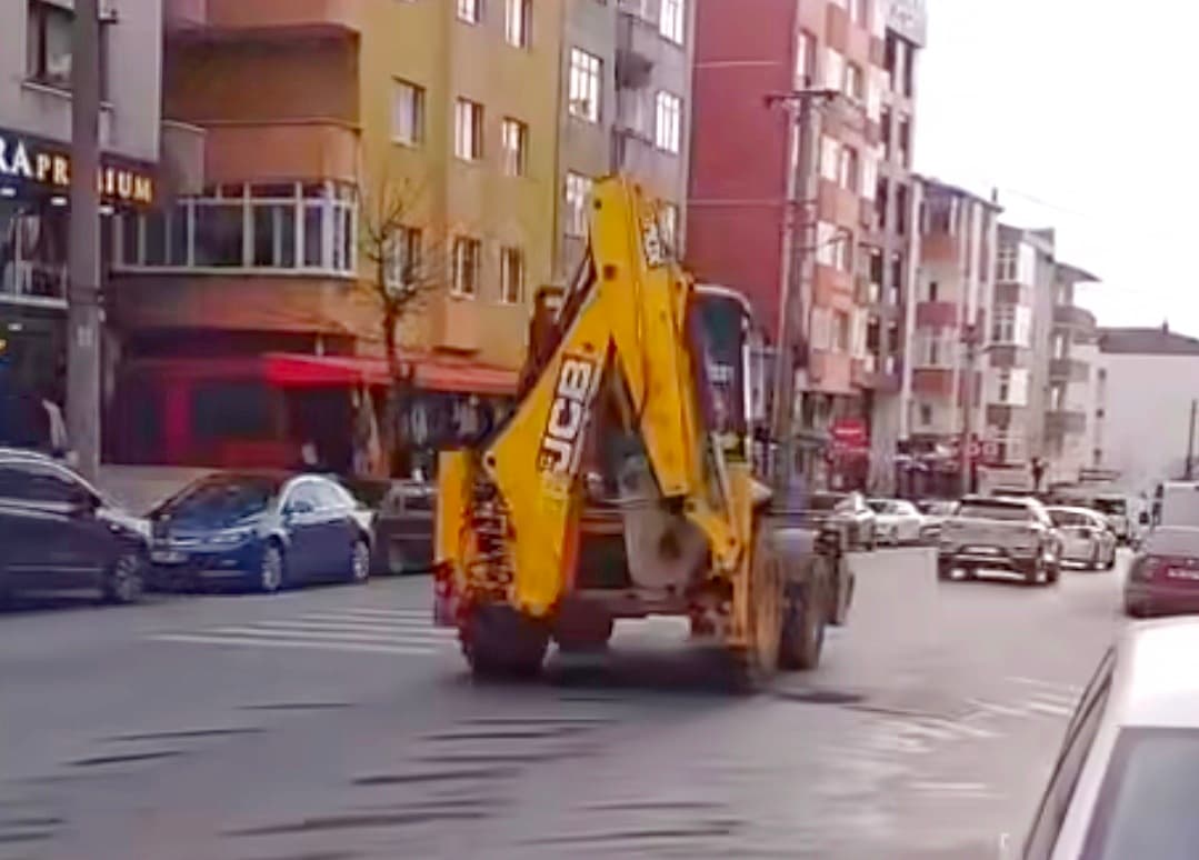 Gebze'de İş Makinaları Tehlike Saçıyor!