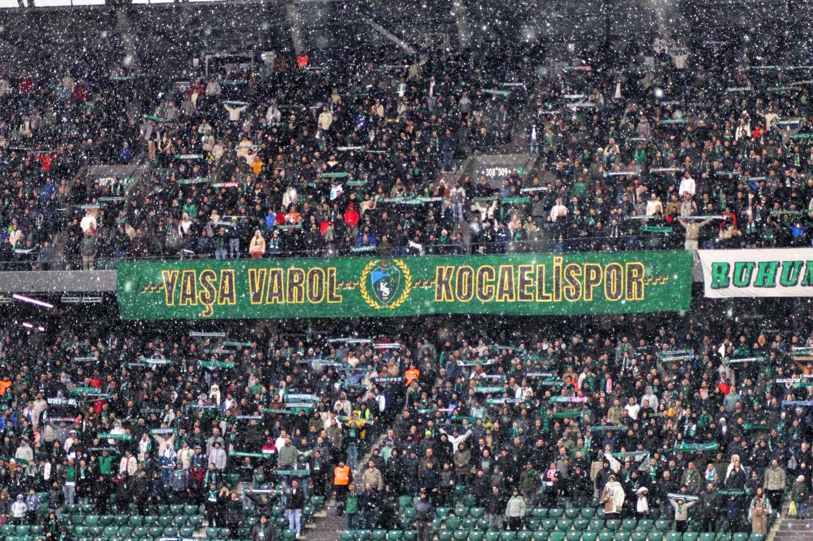 Kocaelispor Maçı Sonrası Tribün Tartışması!