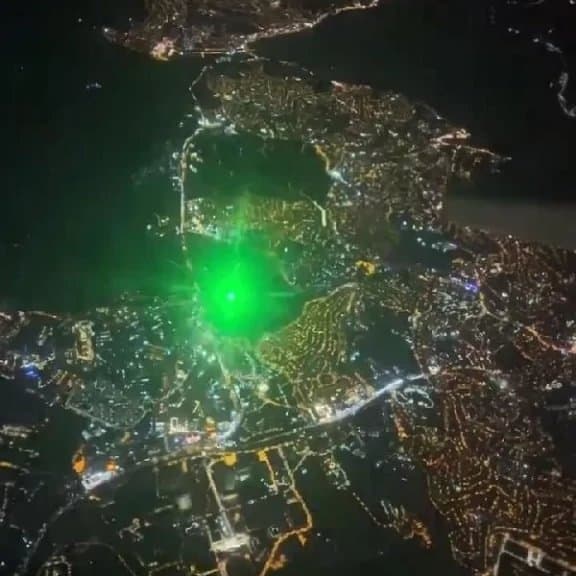 Uçaklara lazer tutanlara ağır ceza!