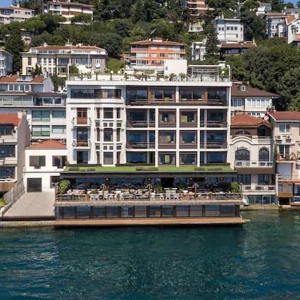 Bebek Otel'de Ünlü İsimler Dikkat Çekti!