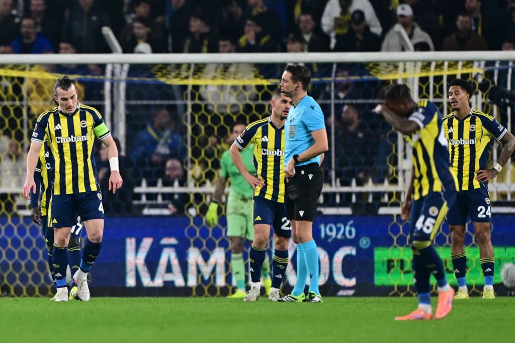 Fenerbahçe, Nottingham Forest'a 3-0 Mağlup Oldu