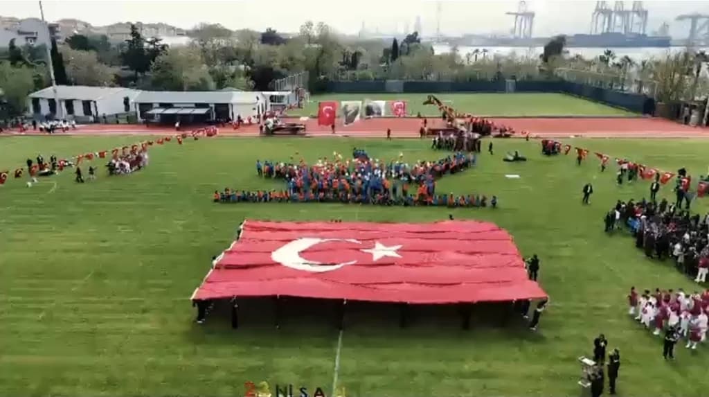 23 Nisan kutlamalarında bayrak iddiası yalanlandı
