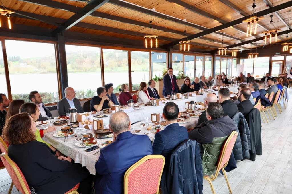 Başkan Gökçe üretim tesislerinde iş insanlarını ağırladı