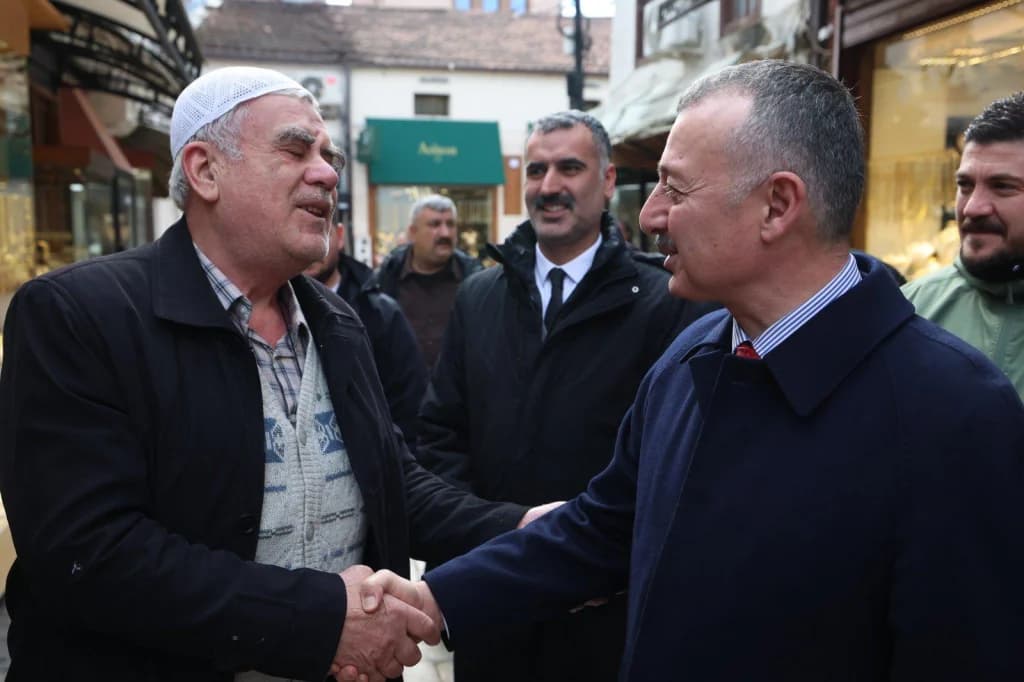 Üsküp sokaklarında Erdoğan sevgisi: Başkan Büyükakın'dan selam