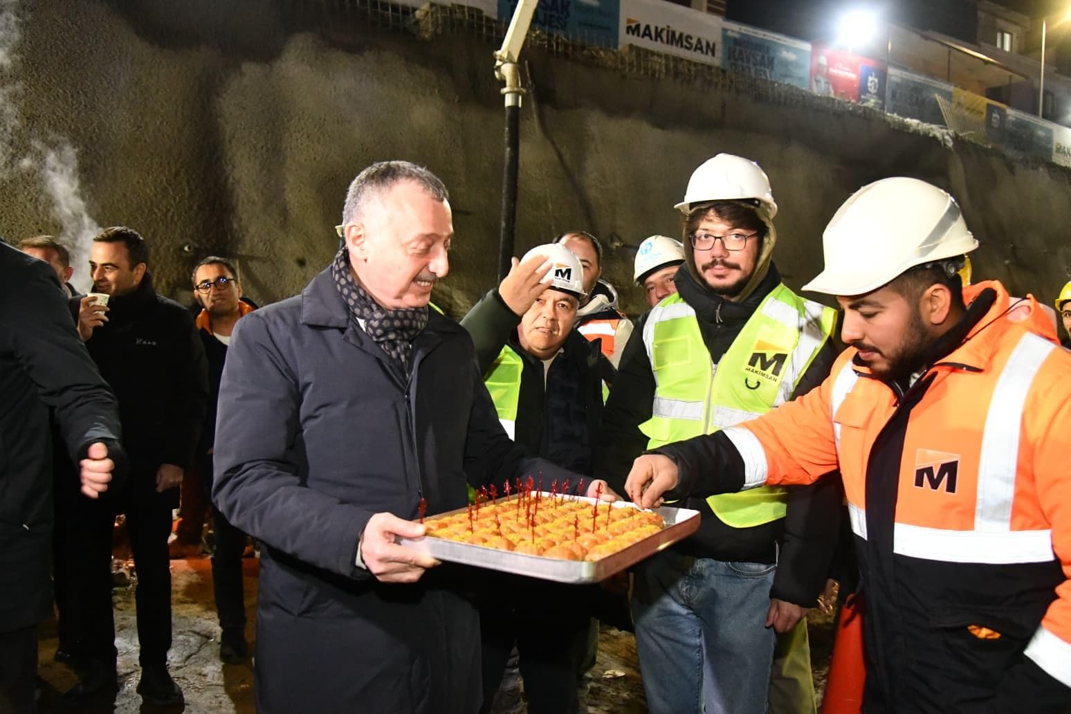 Başkan Büyükakın'dan İzmit'te sürpriz ziyaretler!