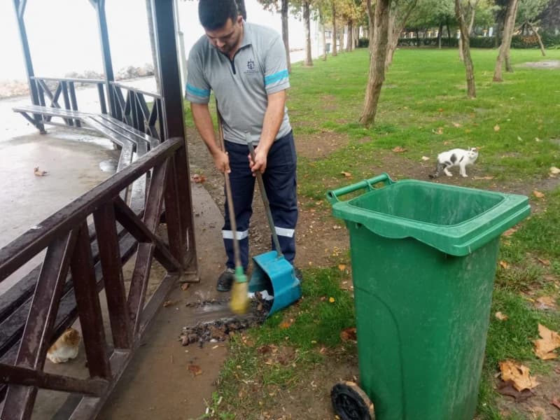 Dilovası'nda sahil parkı temizlendi!