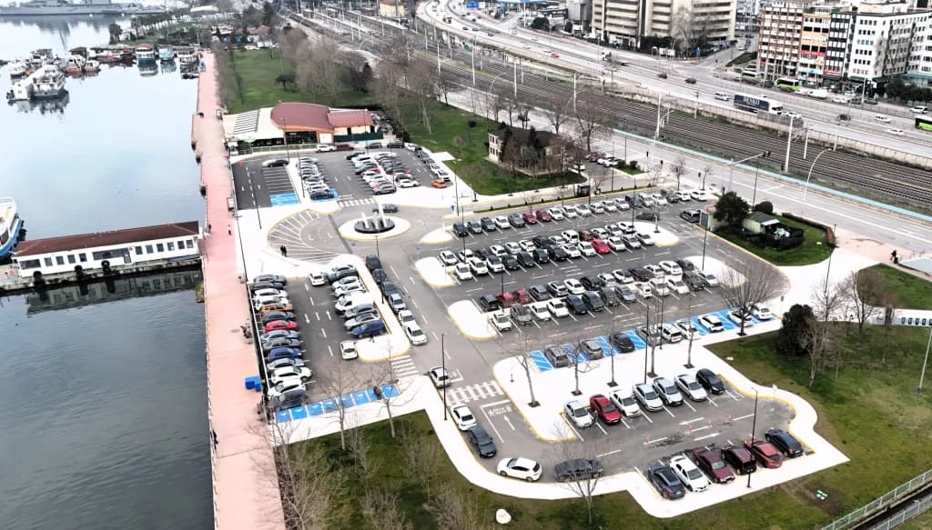 Vatandaşlardan 1 Mart Vapur İskelesi Otoparkı'na Tam Not