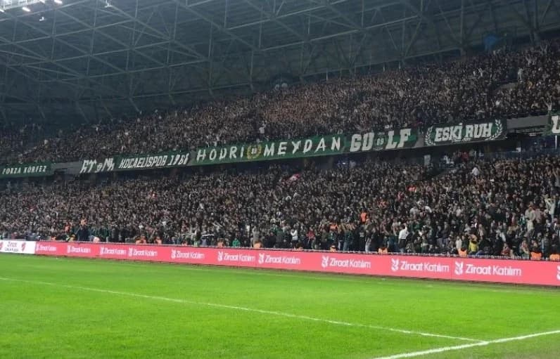 Kocaelispor taraftarından Beşiktaş maçına özel koreografi!