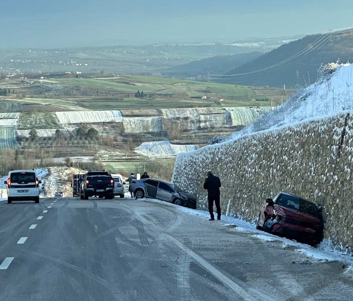Kandıra-İzmit Yolunda Gizli Buzlanma Kazalara Yol Açtı!