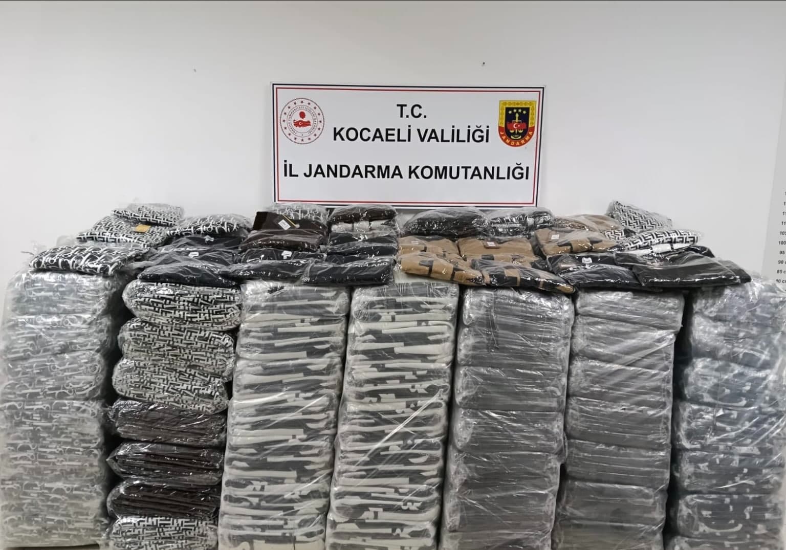 Dilovası'nda Sahte Giyim Operasyonu!