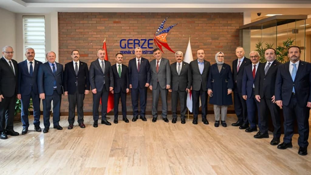 Ticaret Bakanı Bolat’tan üniversiteye iş birliği ziyareti