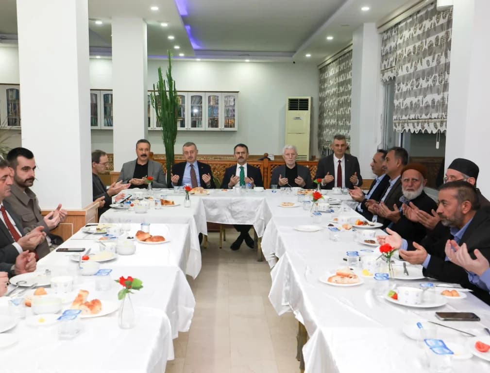 Vali Aktaş, Gölcük Ziyaret Vakfı'nın iftarına katıldı
