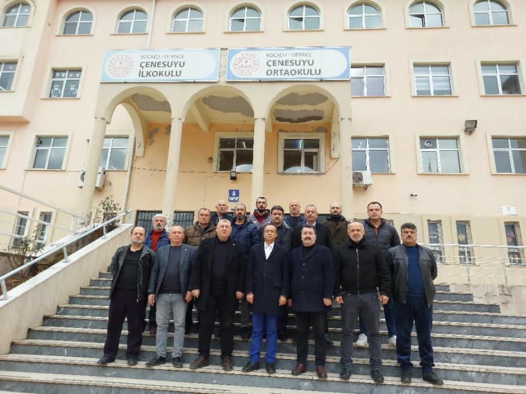 MHP Derince'den Çenesuyu Okulu Müdürü'ne Destek