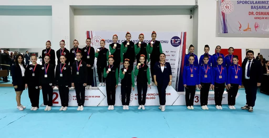 İzmitli cimnastikçiler Türkiye şampiyonluğuna uzandı