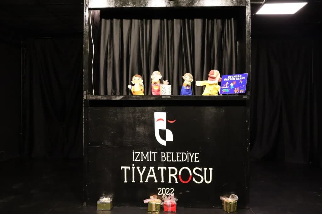 Tiyatroda yeni nesil sahneye hazırlanıyor