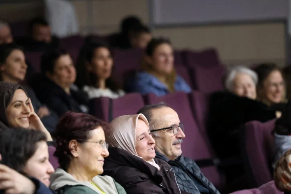 Komedi oyunu Kartepeli izleyicilerle buluştu