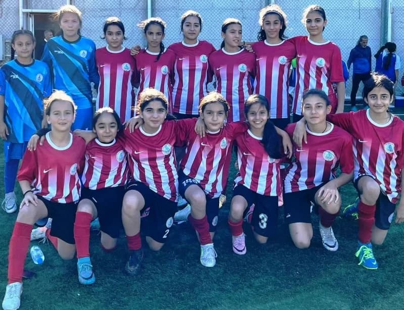 Körfez'de Kız Futbol Takımlarının Gelişim Kampı!