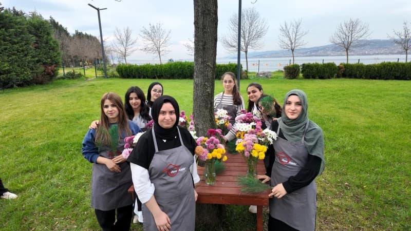 İzmit'te Rengârenk Çiçek Atölyesi Düzenlendi!