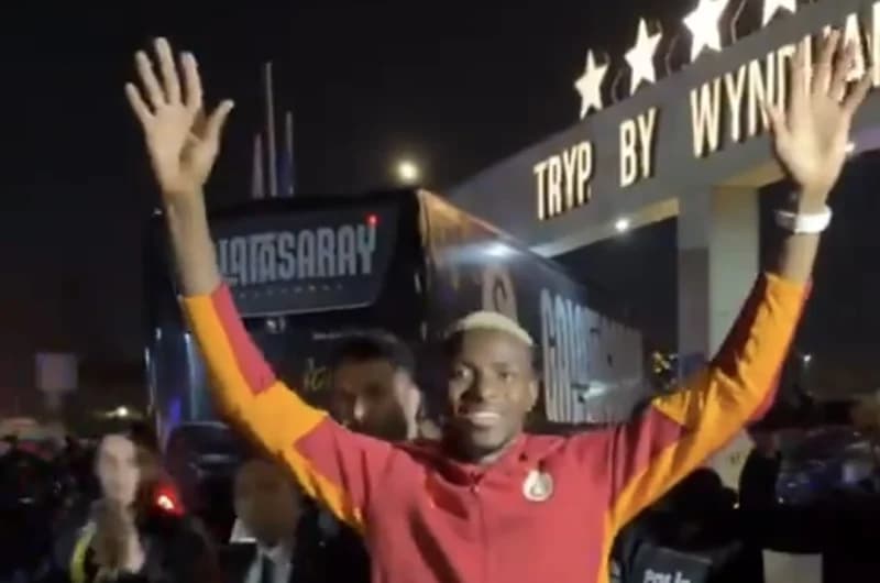 Victor Osimhen Başiskele'de Taraftarlara Üçlü Çektirdi!