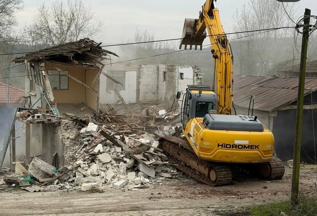 Kandıra Esentepe'de Cami Lojmanı Yıkımı Başladı!