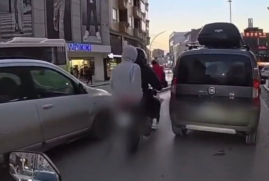Gebze'de Motosikletli ve Otomobil Sürücüsü Arasında Gerginlik!