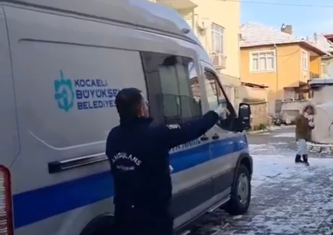 Kocaeli'de Ambulans Ekiplerinden Sıcak Anlar!