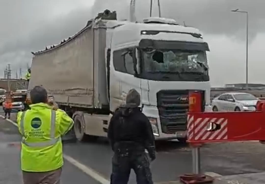 Kocaeli'de Fırtına Tehlike Yarattı!