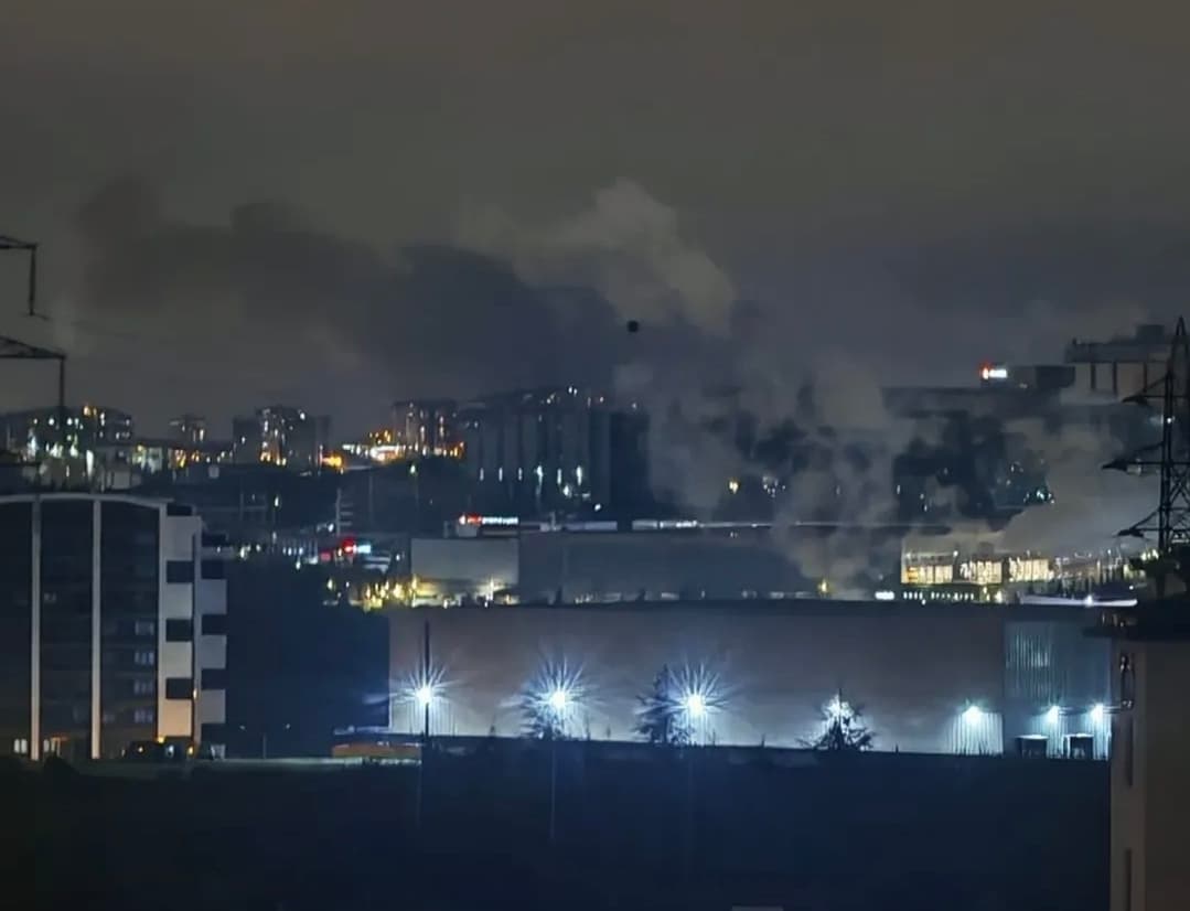 Çayırova'da İş Yeri Yangını Paniğe Yol Açtı!