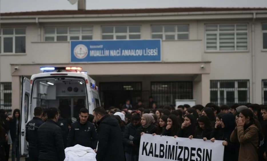 Ders sırasında fenalaşan lise öğrencisi kurtarılamadı